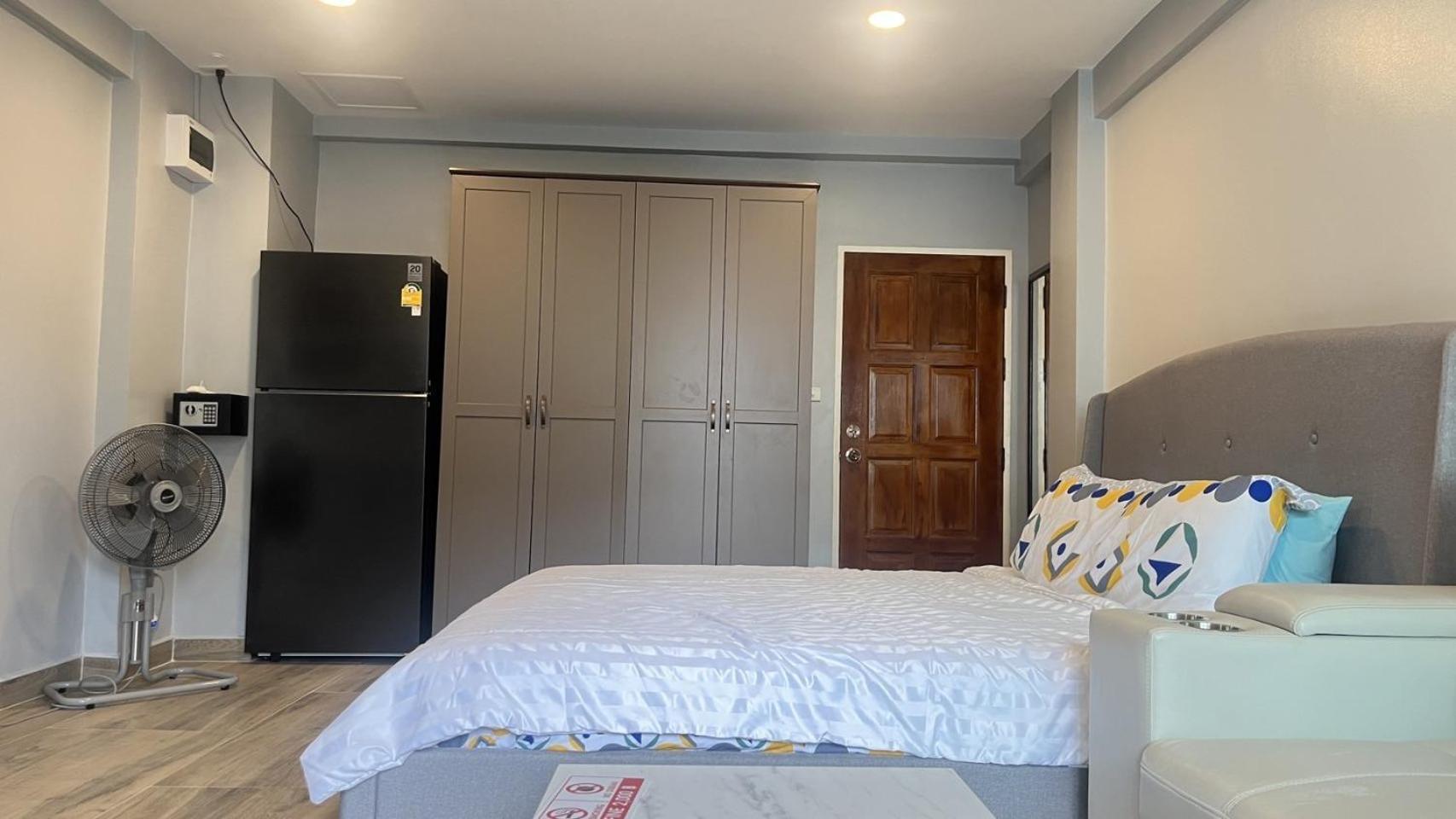 Private Modern Apartments By Patong Vacation Rentals Located In The Heart Of Patong, Walking Distance To The Beach, Kitchen, Private Bathroom, Seating Area, 65" Smart Tv With Free Wifi Exterior foto